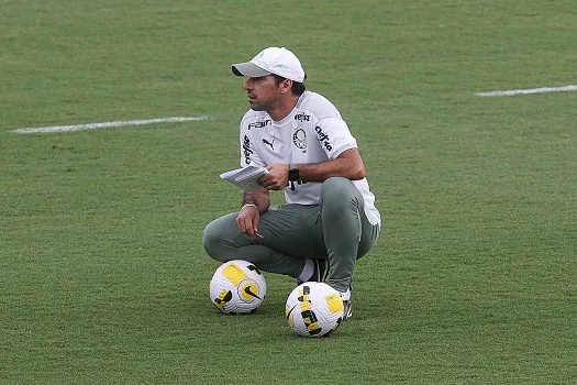 Vereador colhe assinaturas para dar título de cidadão paulistano a Abel Ferreira