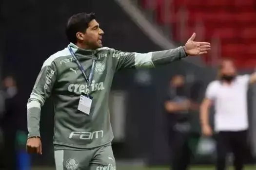 Abel “desiste” da chegada de camisa 9 no Palmeiras: “Focar em nossos recursos”