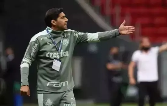 Abel “desiste” da chegada de camisa 9 no Palmeiras: “Focar em nossos recursos”