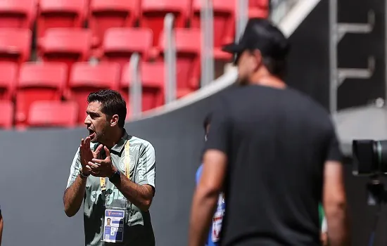 Abel Ferreira critica arbitragem da Supercopa e elogia desempenho do Palmeiras