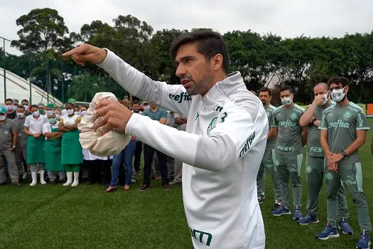 Abel recupera Palmeiras no Brasileirão e quer aproveitar crise do Grêmio