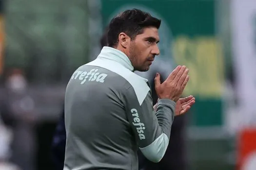 Abel Ferreira comenta situação de Luiz Adriano e comemora dias sem jogos