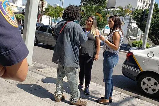 São Caetano cuidando de pessoas em situação de rua e do comércio ambulante