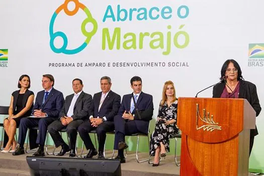 ‘Corrupto não vai colocar o dedo neste programa’, diz Damares em evento no Pará