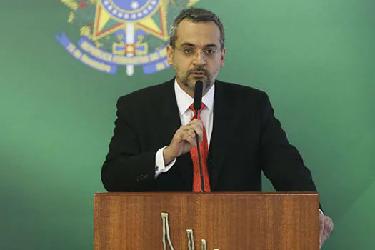 Novo ministro da Educação anuncia nomes sem experiência na área