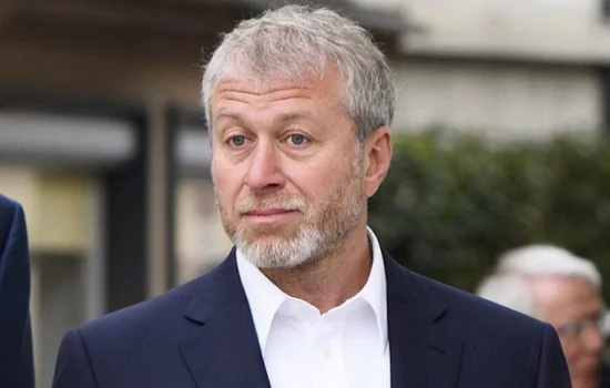 Roman Abramovich conclui venda do Chelsea a consórcio liderado por Todd Boehly