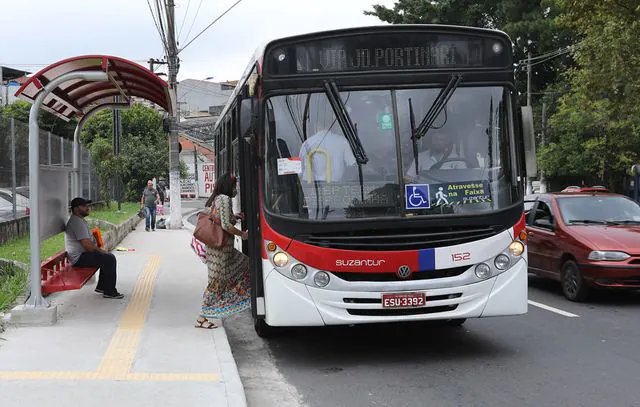 Pontos de parada de ônibus de Diadema terão piso elevado e novos abrigos