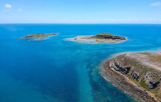 Manchas de óleo que atingem a Bahia já se aproximam do arquipélago de Abrolhos