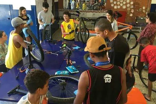 Instituto Aromeiazero promove ações de voluntariado tendo a bicicleta como tema central