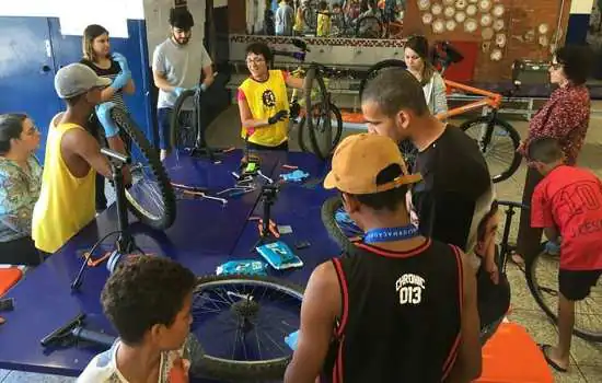 Instituto Aromeiazero promove ações de voluntariado tendo a bicicleta como tema central