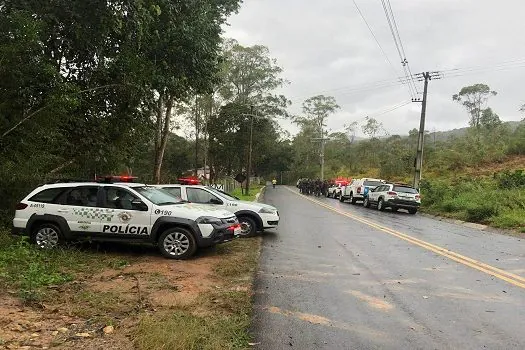 Operação impede construções irregulares em área de proteção e recuperação