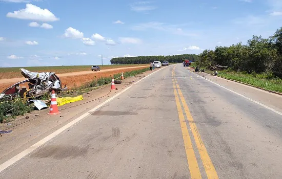 Acidente entre ambulância e caminhonete deixa 13 mortos em Mato Grosso