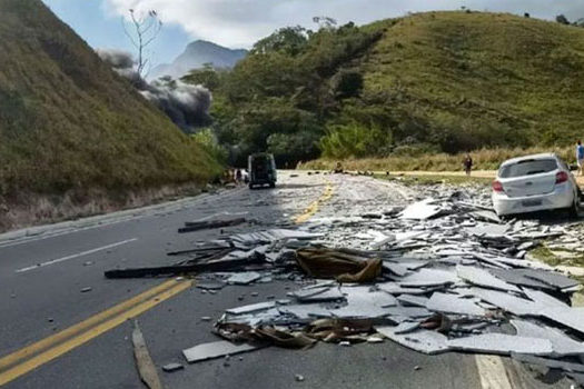 Acidente com micro-ônibus na BR 101 mata 11 dançarinos no interior do ES