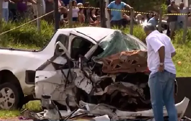 Acidente deixa quatro mortos e uma criança ferida na Rodovia Anhanguera