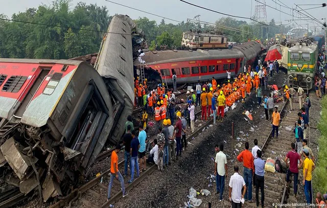 Acidente de trem deixa mais de 200 mortos na Índia