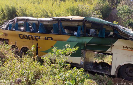 Polícia Civil confirma quatro mortos em acidente com ônibus em MG