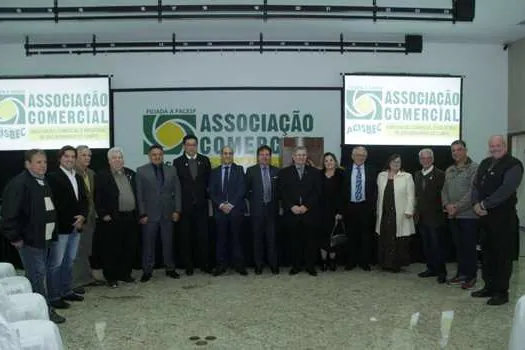 ACISBEC completa 78 anos, lança busto Valter Moura e anuncia novidades