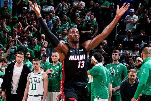 Adebayo decide, Miami Heat segura Celtics no fim e vence jogo 3 em Boston