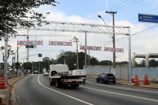 Santo André reduz altura para passagem de veículos sob o viaduto Adib Chammas