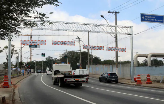 Santo André reduz altura para passagem de veículos sob o viaduto Adib Chammas