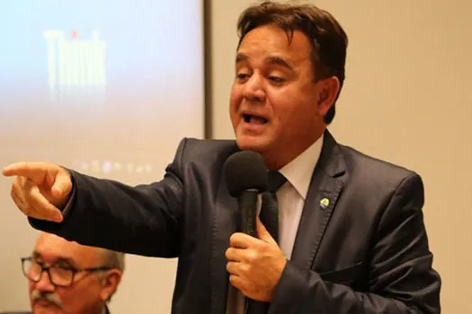 Patriota tenta conter racha provocado por Bolsonaro com nova convenção