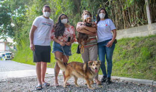 Feira de Adoção do Parque Oriental conseguiu lar para sete animais no sábado