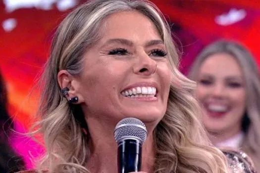 Adriane Galisteu revela sonho de ter programa nos domingos da Record: ‘Quero ser líder’