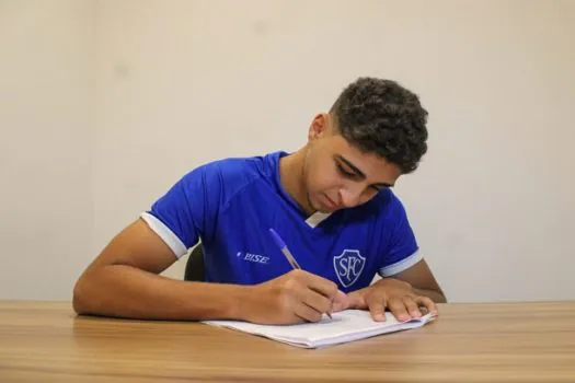 Filho de Adriano Imperador assina primeiro contrato profissional