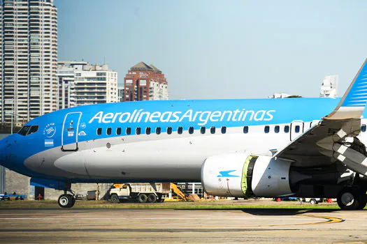 Funcionários da Aerolíneas Argentinas entram em greve