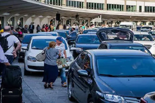 Mudança de táxis no desembarque de Congonhas piora trânsito na região