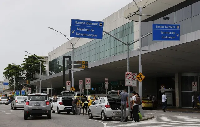 Passageiros podem pedir reembolso de gastos pela greve de aeronautas