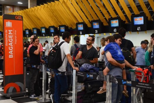 Após 2 meses, aeroporto de Porto Alegre retoma check-in