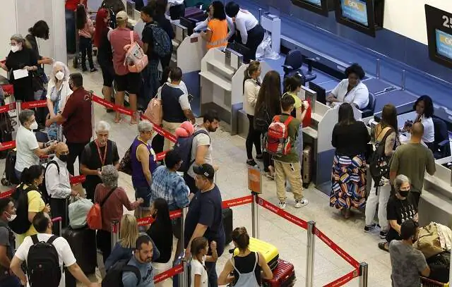 Mau tempo provoca cancelamentos e atrasos de voos no Santos Dumont