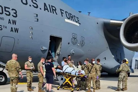 Afegã dá à luz uma menina dentro de avião militar dos Estados Unidos