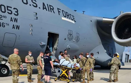 Afegã dá à luz uma menina dentro de avião militar dos Estados Unidos