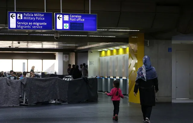 Cerca de 30 afegãos estão acampados no Aeroporto de Guarulhos