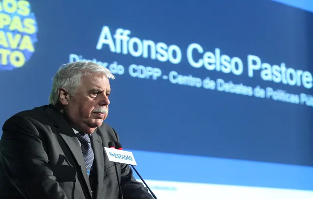 Affonso Celso Pastore: governo está ‘desmontando’ BC com ataque à autarquia