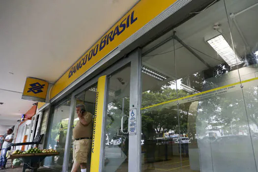 Agências bancárias retomam hoje (27) o horário normal de funcionamento, das 10h até 16h