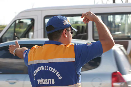 Agentes da Semob vigiam trânsito de São Caetano 24h por dia