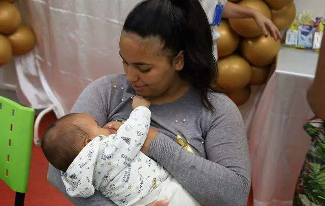 Amamentação fortalece vínculo entre mamãe e bebê