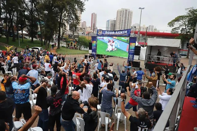 Praça da Moça recebe 1.000 torcedores na vitória do Água Santa