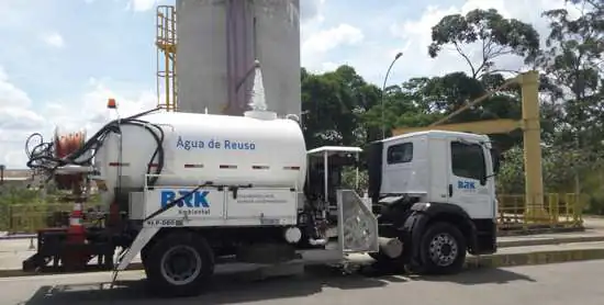 BRK realiza desobstruções de redes e tubulações de esgoto em Mauá