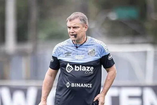 Aguirre se reúne com Marcos Leonardo por definições no Santos