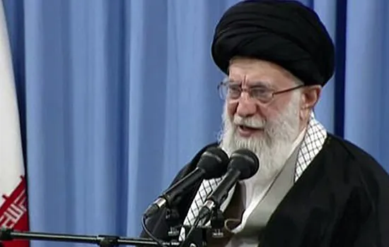 Aiatolá Khamenei diz que ataque do Irã foi “tapa na cara” dos EUA