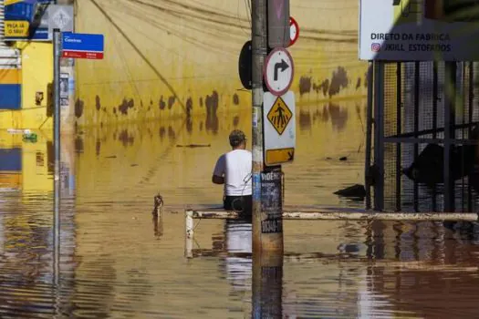 Chuva alaga ruas em Caieiras e Franco da Rocha