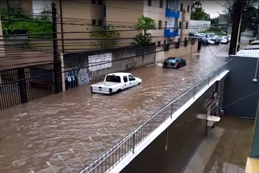 Chuva com granizo nesta terça