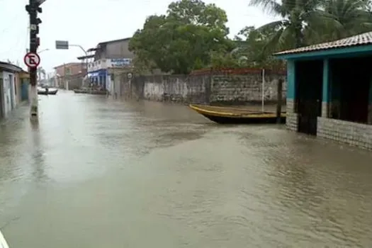 Alagoas tem seis mortes e 56 mil desabrigados e desalojados após fortes chuvas