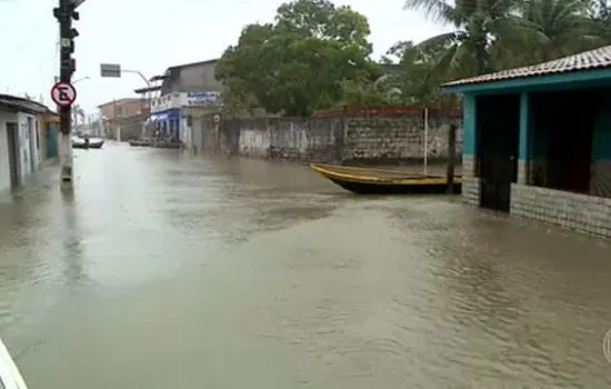 Alagoas tem seis mortes e 56 mil desabrigados e desalojados após fortes chuvas