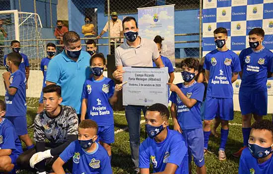 Lauro Michels entrega revitalização e gramado sintético do campo do Albatroz