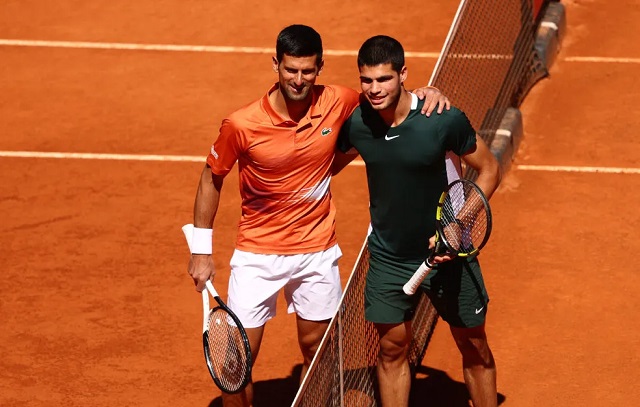 Alcaraz se machuca na semifinal e Djokovic ganha ‘decisão antecipada’ de Roland Garros